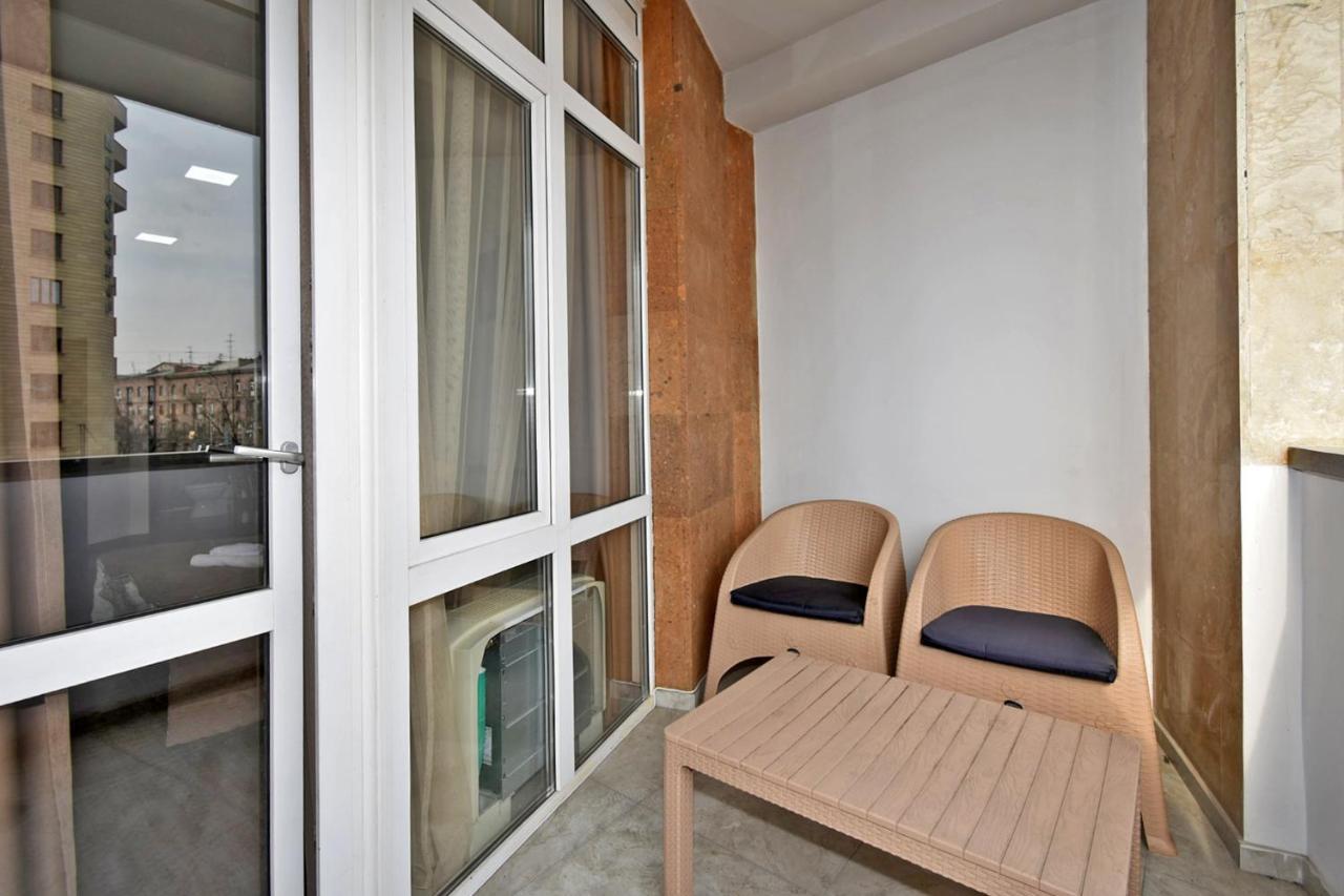 Panorama hotel on Baghramyan avenue Yerevan Bagian luar foto