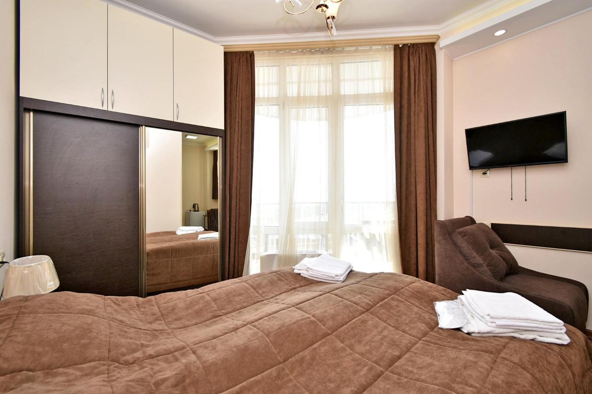 Panorama hotel on Baghramyan avenue Yerevan Bagian luar foto