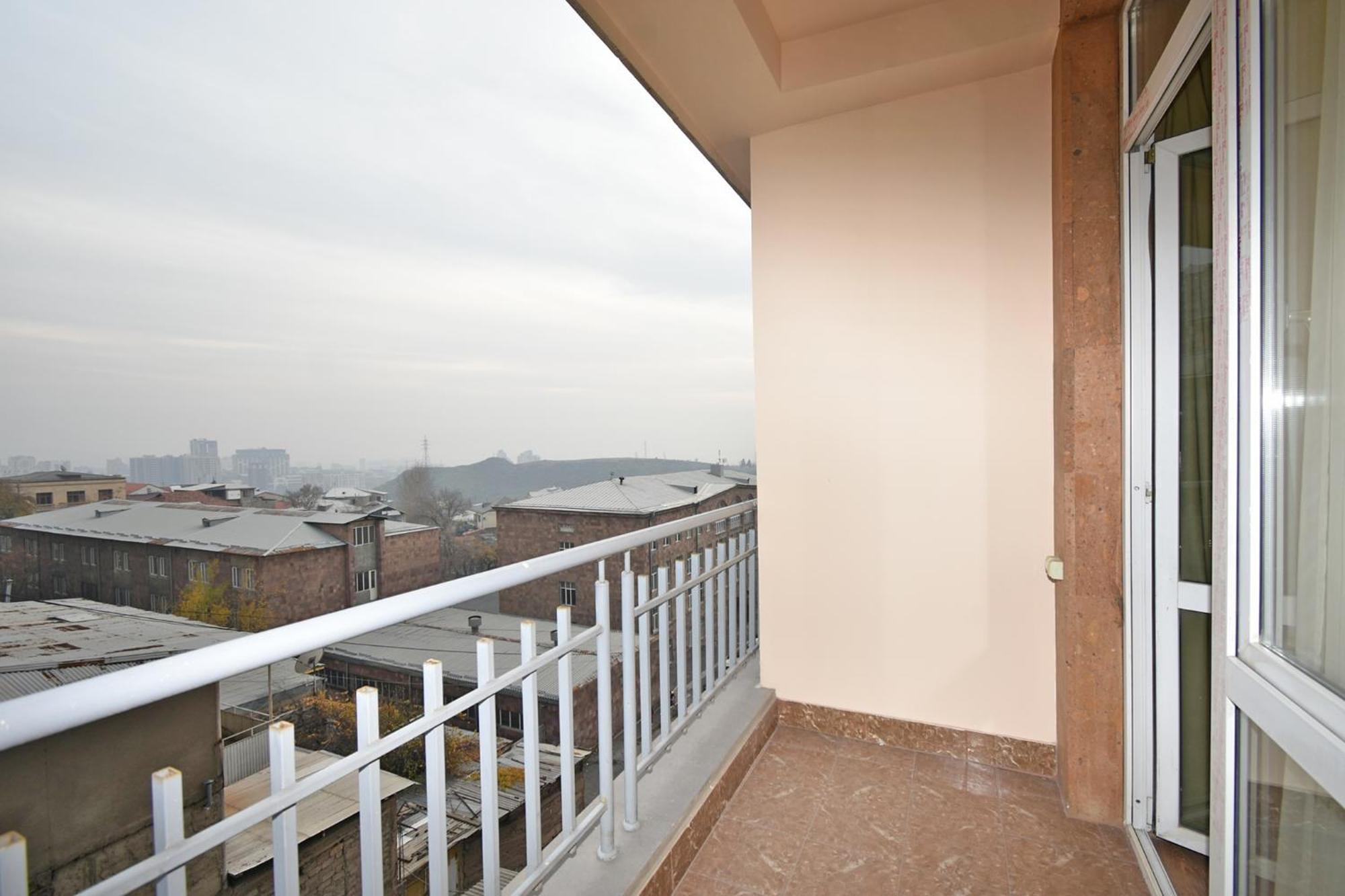 Panorama hotel on Baghramyan avenue Yerevan Bagian luar foto